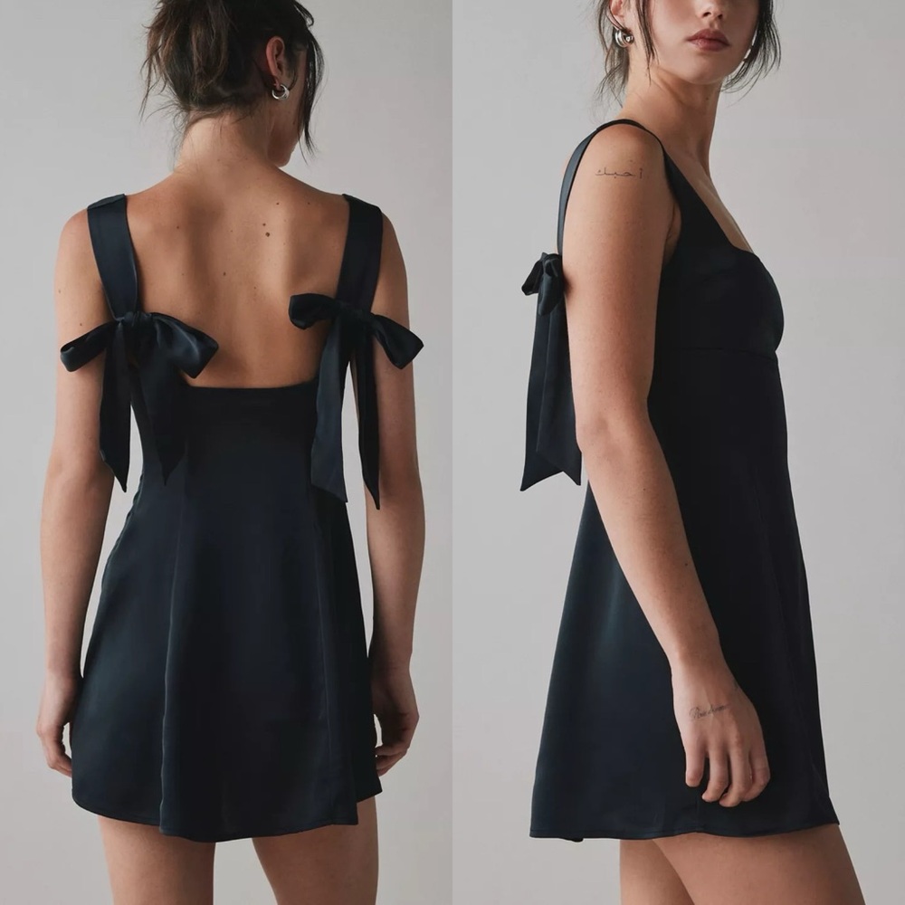 Urban Outfitters Bri Double Bow Satin Mini Dress Black Womens Large EUC $59 - Picture 2 of 12